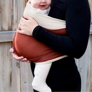 Reversible baby sleeve - Mama's Bonding Comforter - rust and cream
